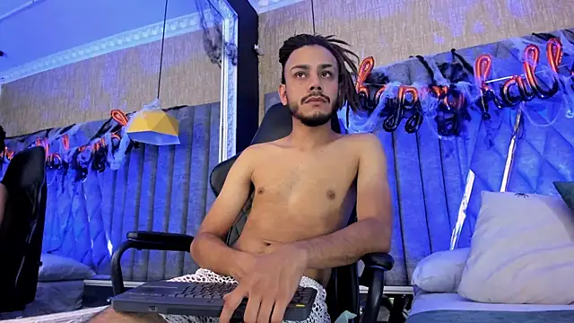 Snapshot of Boss_Domiinator chatting on 11-02-25, 04:04 Boss Domiinator online show from 11-02-25, 04:04