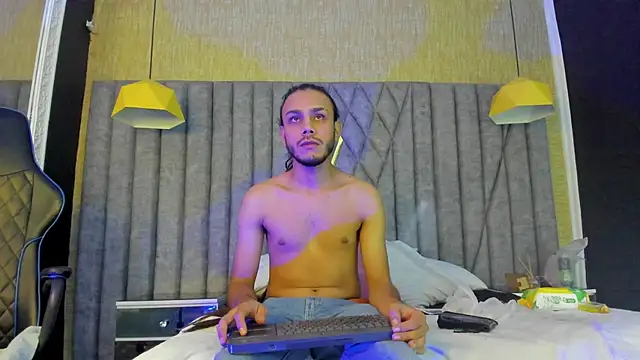 Snapshot of Boss_Domiinator chatting on 11-12-25, 03:07 Boss Domiinator online show from 11-12-25, 03:07