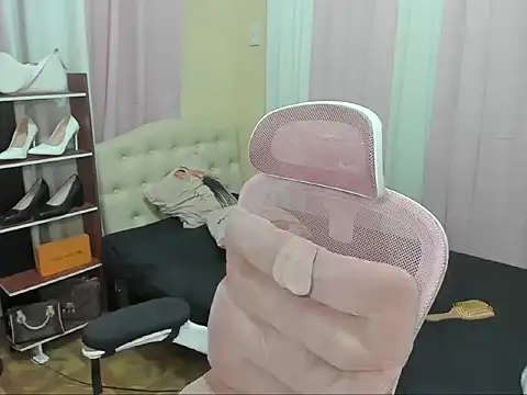 Snapshot of Seductive_Margaux chatting on 09-12-25, 07:30 Seductive Margaux online show from 09-12-25, 07:30