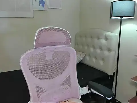 Snapshot of Seductive_Margaux chatting on 10-15-25, 06:46 Seductive Margaux online show from 10-15-25, 06:46