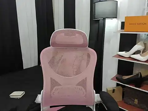 Snapshot of Seductive_Margaux chatting on 10-24-25, 05:53 Seductive Margaux online show from 10-24-25, 05:53