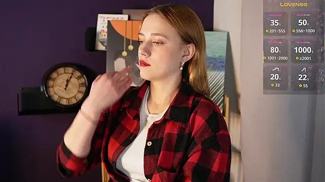 HollieCollelo online show from 10-08-25, 03:48