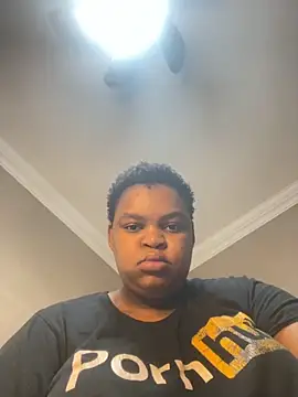 Snapshot of MamoM24 chatting on 09-28-25, 10:31 MamoM24 online show from 09-28-25, 10:31