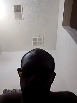 Snapshot of moneybaggtj chatting on 10-21-25, 03:46 moneybaggtj online show from 10-21-25, 03:46