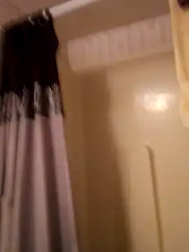 Snapshot of moneybaggtj chatting on 11-29-25, 04:32 moneybaggtj online show from 11-29-25, 04:32