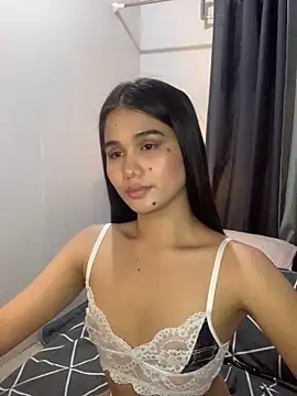 Snapshot of AngelHille chatting on 12-19-25, 12:17 AngelHille online show from 12-19-25, 12:17