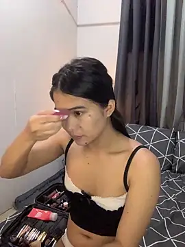 Snapshot of AngelHille chatting on 12-21-25, 12:18 AngelHille online show from 12-21-25, 12:18