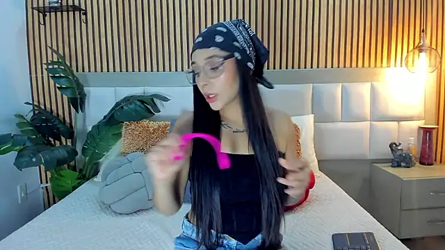 Roseaurora online show from 01-15-26, 01:37