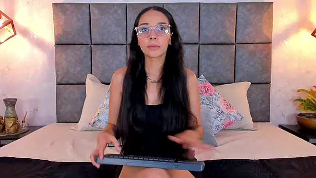 Roseaurora online show from 05-26-26, 10:33