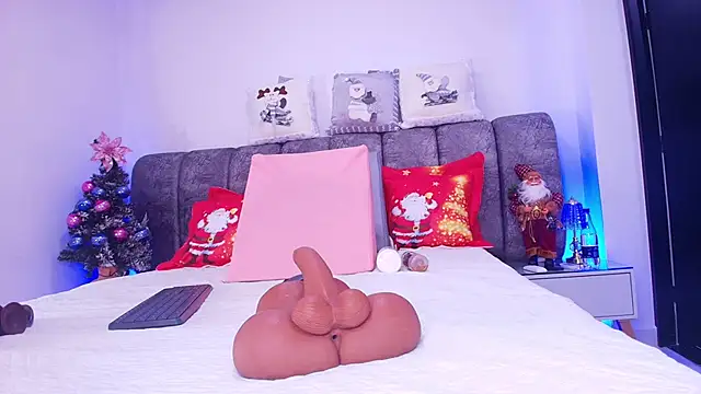 Snapshot of sweegirl69 chatting on 12-17-25, 12:00 sweegirl69 online show from 12-17-25, 12:00