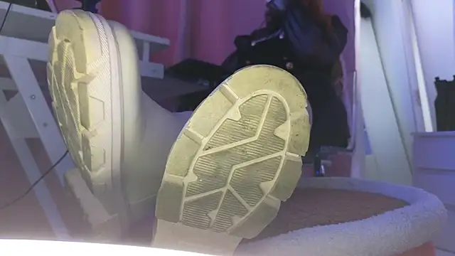 Snapshot of CruelSiren chatting on 11-26-25, 11:55 CruelSiren online show from 11-26-25, 11:55