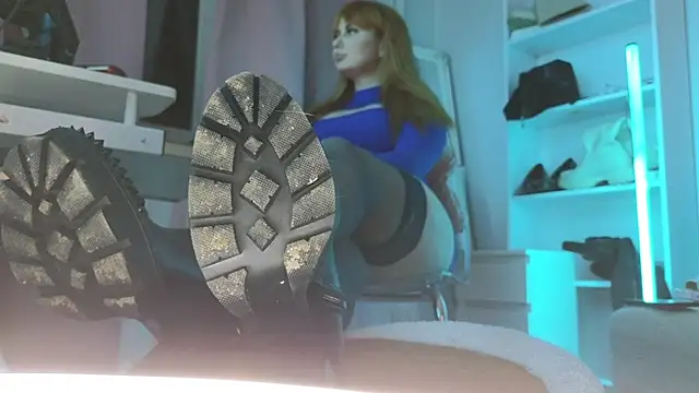 Snapshot of CruelSiren chatting on 12-04-25, 08:17 CruelSiren online show from 12-04-25, 08:17