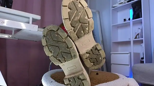 CruelSiren online show from 12-22-25, 09:56