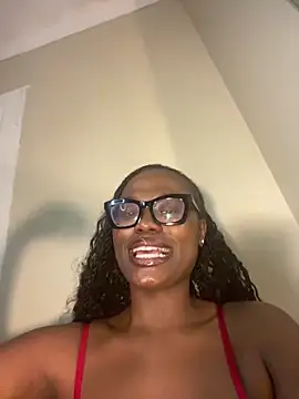 Snapshot of Moonzy77 chatting on 10-18-25, 01:41 Moonzy77 online show from 10-18-25, 01:41
