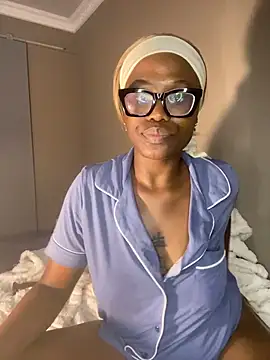 Moonzy77 online show from 11-07-25, 01:16