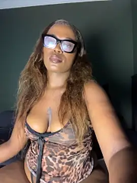 Moonzy77 online show from 03-01-26, 06:21