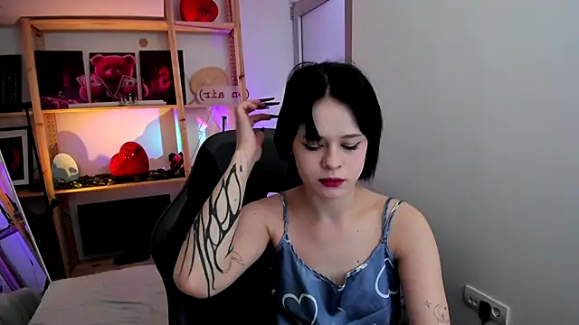 Snapshot of Sima_Wendy chatting on 02-10-26, 07:23 Sima Wendy online show from 02-10-26, 07:23