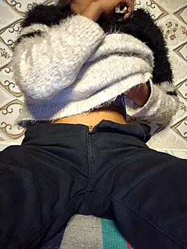 Snapshot of Aidakhan1212 chatting on 11-29-25, 09:45 Aidakhan1212 online show from 11-29-25, 09:45