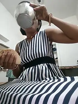 Snapshot of LUCKY_cut chatting on 03-09-26, 04:27 LUCKY cut online show from 03-09-26, 04:27