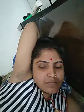 Snapshot of LUCKY_cut chatting on 05-18-26, 04:40 LUCKY cut online show from 05-18-26, 04:40