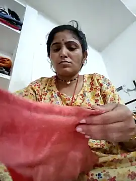 Snapshot of LUCKY_cut chatting on 05-28-26, 12:35 LUCKY cut online show from 05-28-26, 12:35