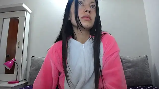 Taylormegan online show from 10-22-25, 01:11