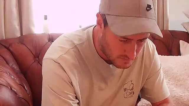 Londonlad818 online show from 09-17-25, 01:24