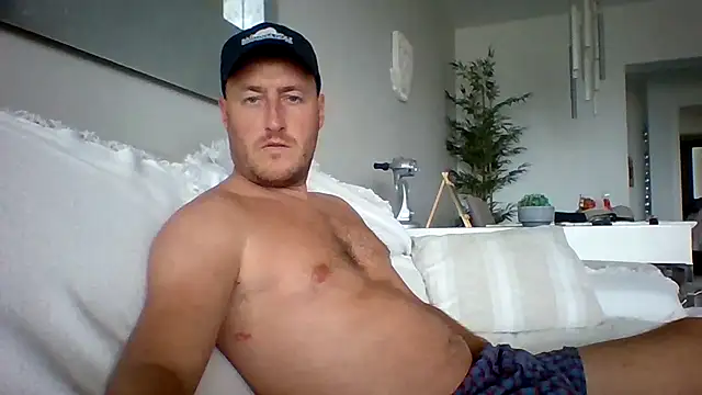 Londonlad818 online show from 10-28-25, 03:25