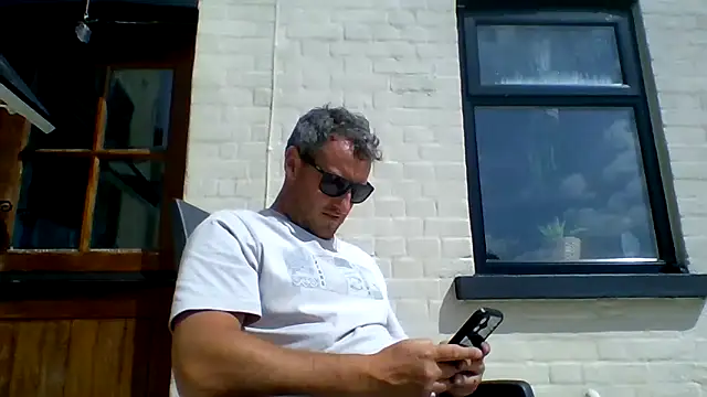 Snapshot of Londonlad818 chatting on 06-16-26, 02:19 Londonlad818 online show from 06-16-26, 02:19