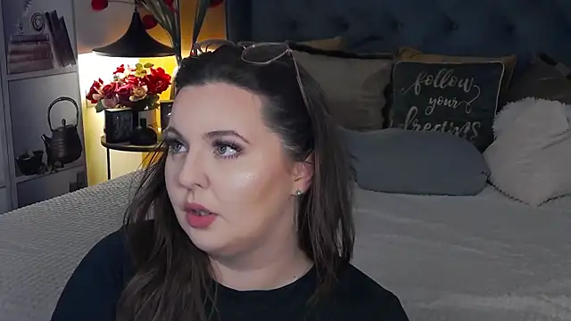 Mia Swano online show from 11-28-25, 02:36