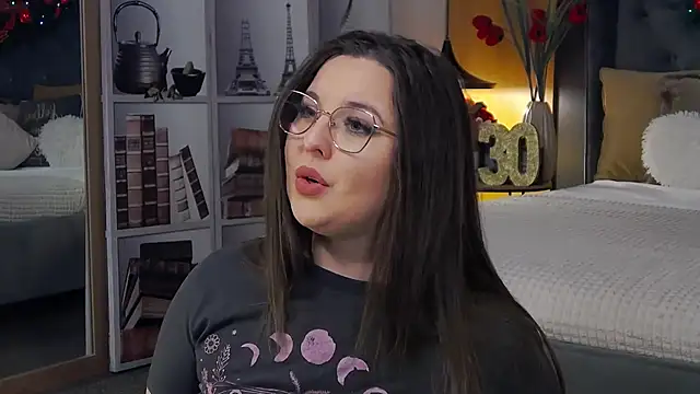 Mia Swano online show from 12-17-25, 10:27