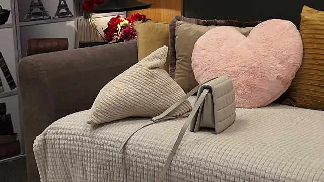 Mia Swano online show from 04-20-26, 11:50