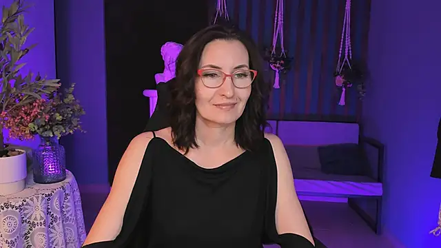 Snapshot of UnaTerra chatting on 09-14-25, 05:28 UnaTerra online show from 09-14-25, 05:28