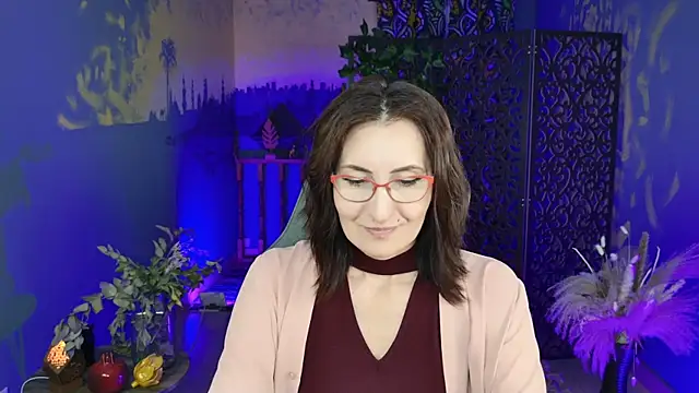 Snapshot of UnaTerra chatting on 09-18-25, 09:11 UnaTerra online show from 09-18-25, 09:11