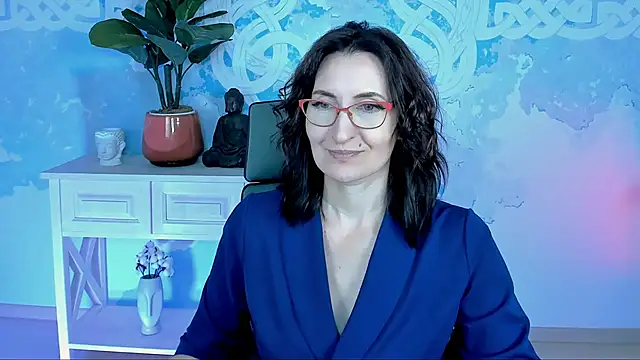Snapshot of UnaTerra chatting on 10-10-25, 05:39 UnaTerra online show from 10-10-25, 05:39
