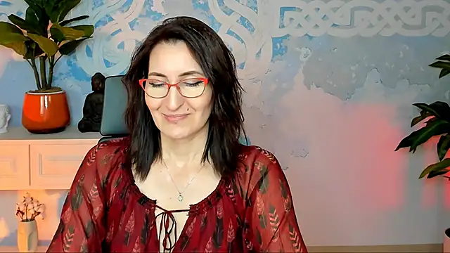 Snapshot of UnaTerra chatting on 10-18-25, 05:32 UnaTerra online show from 10-18-25, 05:32