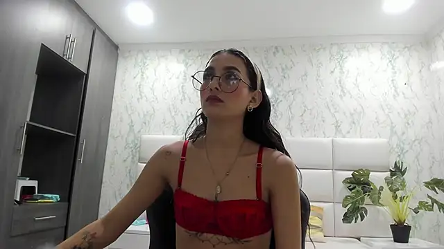 Snapshot of ValerySkinnyy chatting on 10-20-25, 03:40 ValerySkinnyy online show from 10-20-25, 03:40
