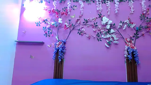 skinnysofia18 online show from 03-17-26, 01:47