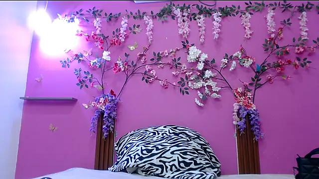 Snapshot of skinnysofia18 chatting on 04-30-26, 01:39 skinnysofia18 online show from 04-30-26, 01:39