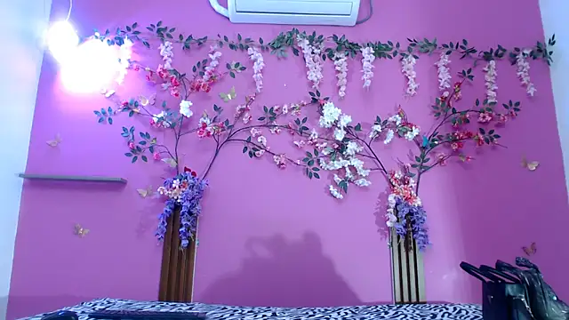 Snapshot of skinnysofia18 chatting on 05-16-26, 01:43 skinnysofia18 online show from 05-16-26, 01:43