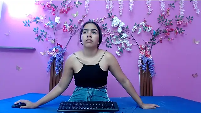 Snapshot of skinnysofia18 chatting on 05-29-26, 01:53 skinnysofia18 online show from 05-29-26, 01:53