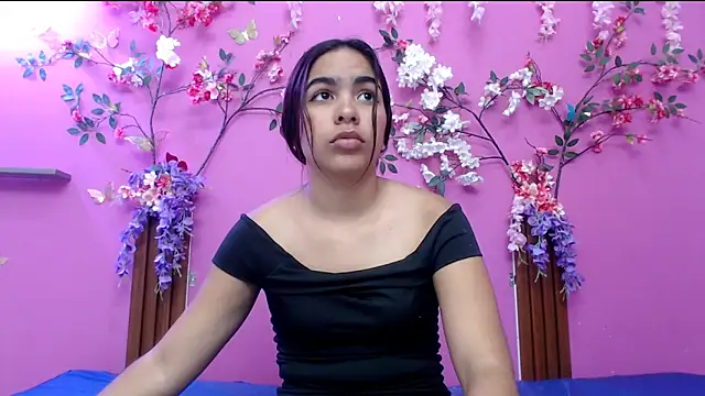 Snapshot of skinnysofia18 chatting on 05-30-26, 02:14 skinnysofia18 online show from 05-30-26, 02:14