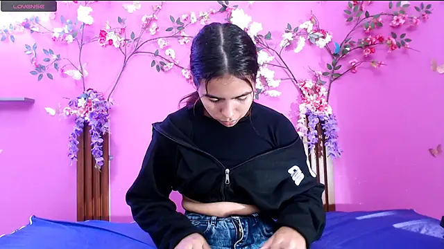 skinnysofia18 online show from 07-02-26, 02:01
