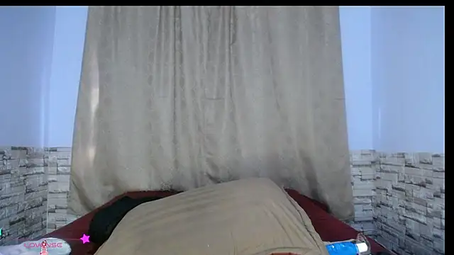 Snapshot of Bicky_24 chatting on 10-14-25, 11:44 Bicky 24 online show from 10-14-25, 11:44