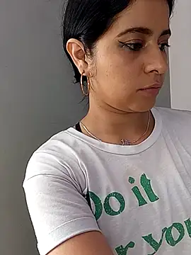 ValerieLove  online show from 11-02-25, 07:27