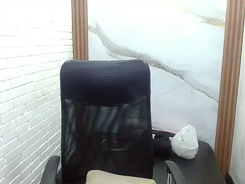 Penelopee Rouse online show from 10-31-25, 12:39