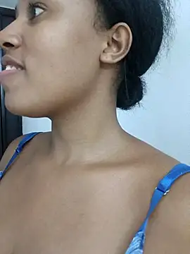 Snapshot of MoniqueMulberry chatting on 09-13-25, 01:05 MoniqueMulberry online show from 09-13-25, 01:05