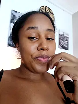 Snapshot of MoniqueMulberry chatting on 09-19-25, 07:47 MoniqueMulberry online show from 09-19-25, 07:47