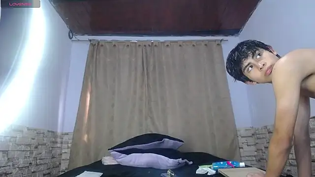 Snapshot of DaraKat18 chatting on 09-24-25, 08:34 DaraKat18 online show from 09-24-25, 08:34