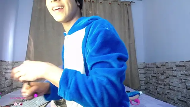 Snapshot of DaraKat18 chatting on 09-26-25, 08:46 DaraKat18 online show from 09-26-25, 08:46